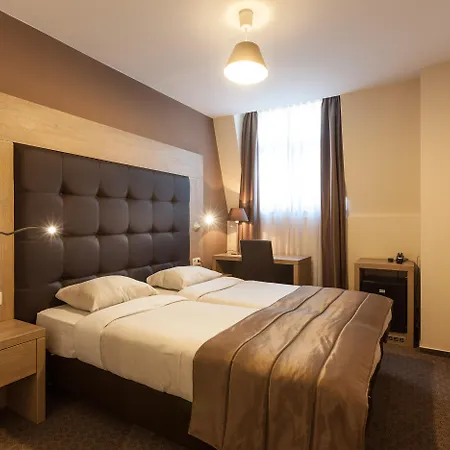 Royale Hotel