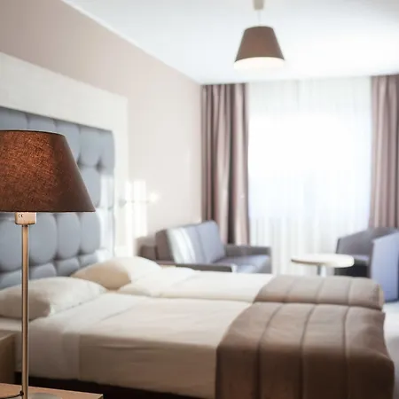 Royale Hotel